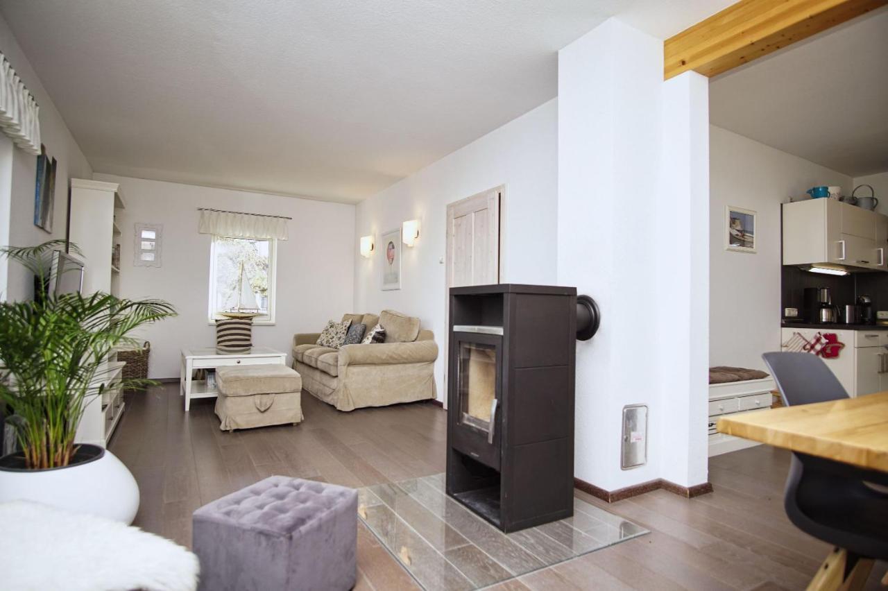 Komfortables Haus Mit Kamin, Sauna, Garten, Terrasse - Ferienhaus Sternschnuppe Wiek auf Rügen エクステリア 写真