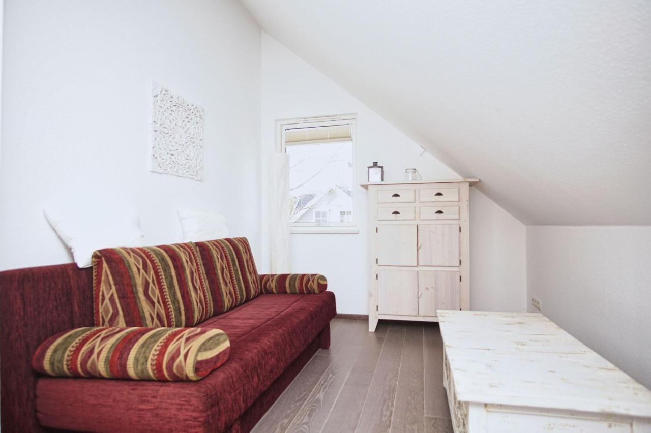 Komfortables Haus Mit Kamin, Sauna, Garten, Terrasse - Ferienhaus Sternschnuppe Wiek auf Rügen エクステリア 写真