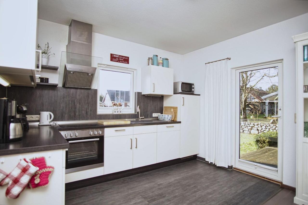 Komfortables Haus Mit Kamin, Sauna, Garten, Terrasse - Ferienhaus Sternschnuppe Wiek auf Rügen エクステリア 写真