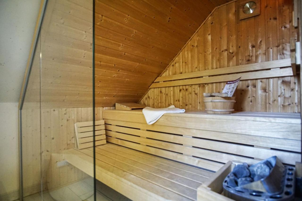Komfortables Haus Mit Kamin, Sauna, Garten, Terrasse - Ferienhaus Sternschnuppe Wiek auf Rügen エクステリア 写真
