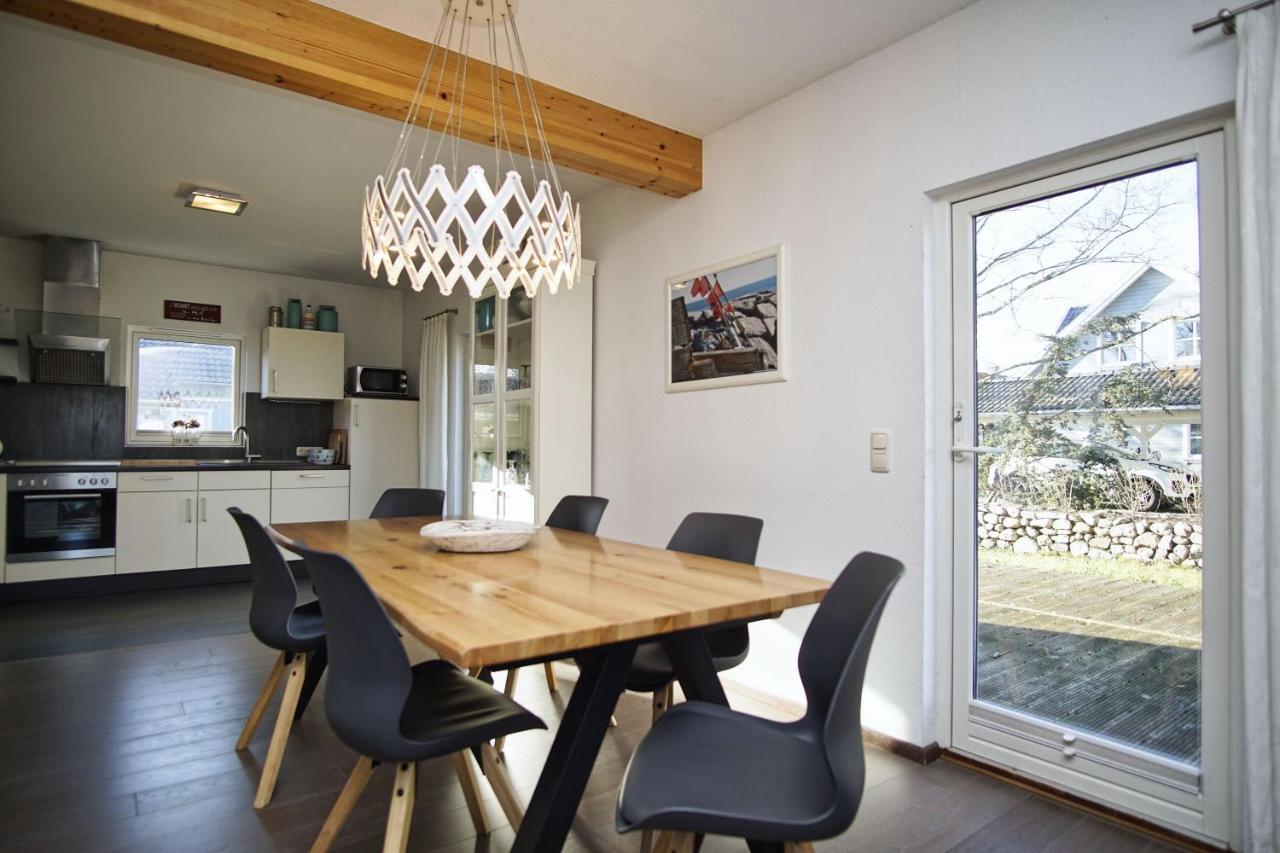 Komfortables Haus Mit Kamin, Sauna, Garten, Terrasse - Ferienhaus Sternschnuppe Wiek auf Rügen エクステリア 写真