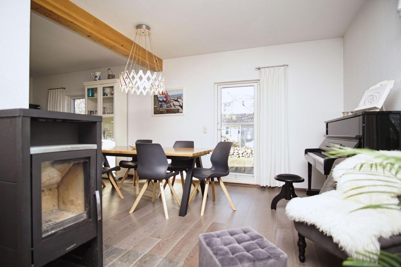 Komfortables Haus Mit Kamin, Sauna, Garten, Terrasse - Ferienhaus Sternschnuppe Wiek auf Rügen エクステリア 写真